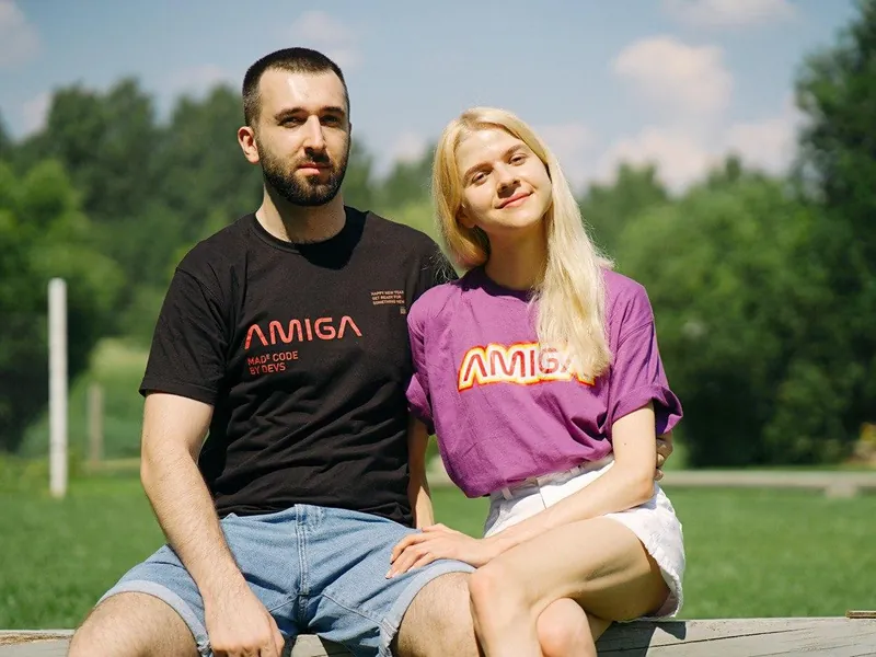 Амиговцы в фирменных футболках Amiga