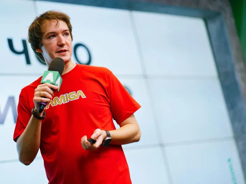 Дмитрий Тарасов, CEO Amiga, выступает на конференции